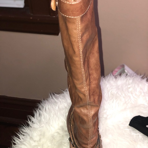 Boots - Picture 3 of 8